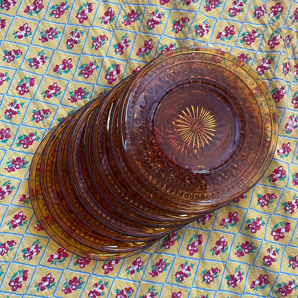 8 piece vintage glass plate set - 8.25 inch
